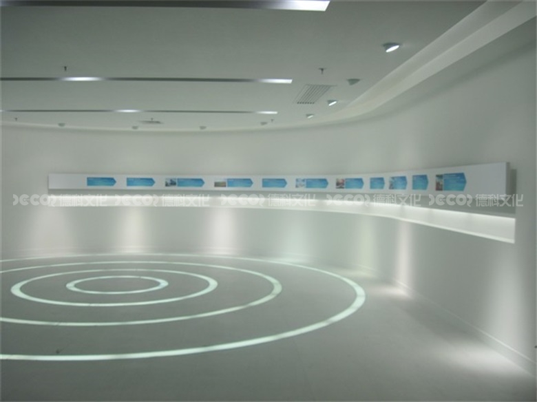 工業(yè)產品展廳裝修的重型展臺省錢設計